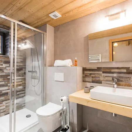 Sur Les Monts Morzine Bed & Breakfast Montriond
