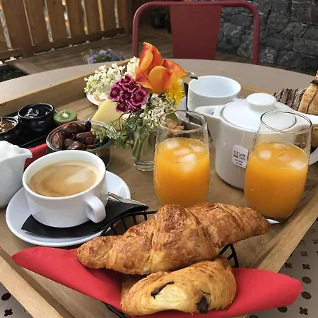 Sur Les Monts Morzine Bed & Breakfast *